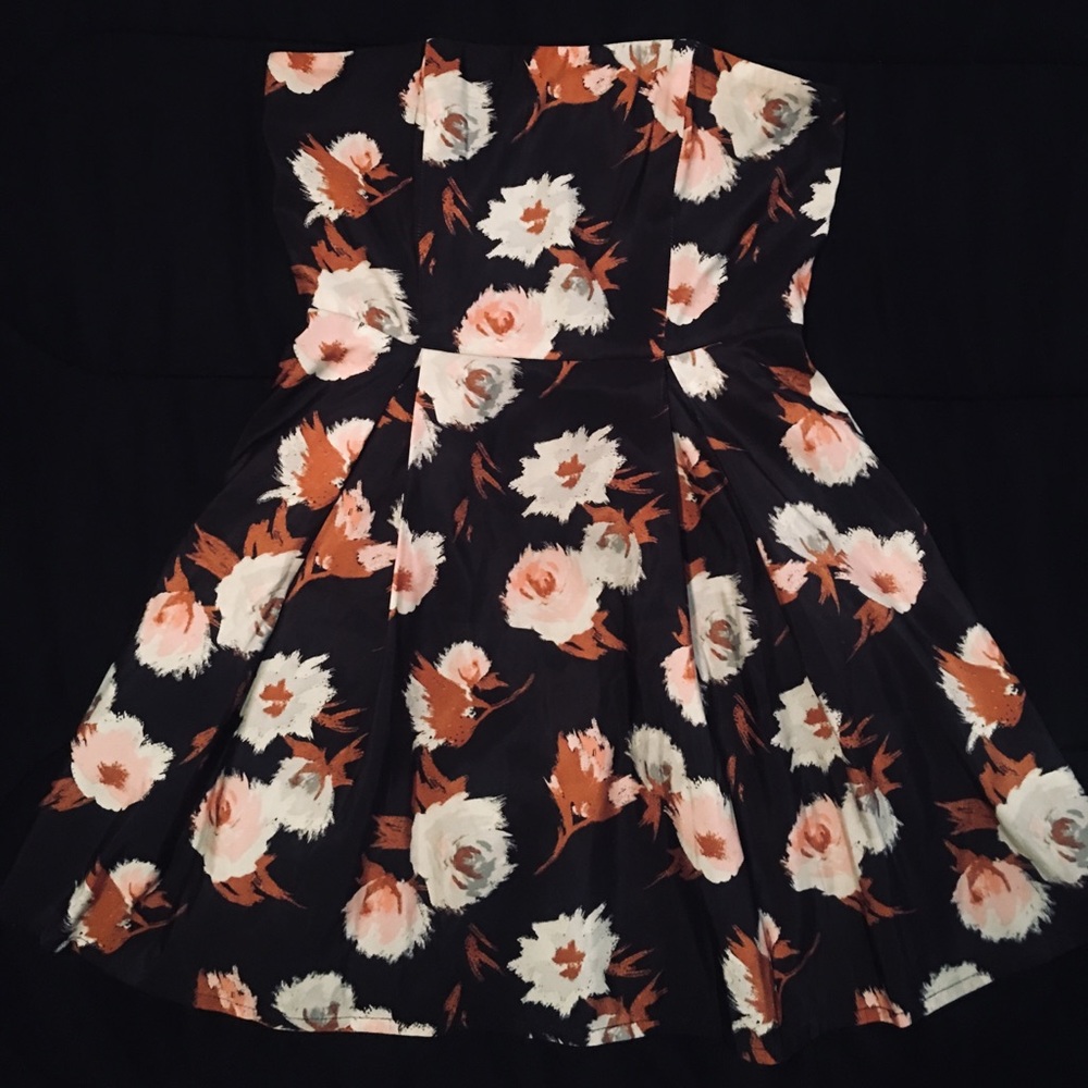 Floral strapless cocktail dress